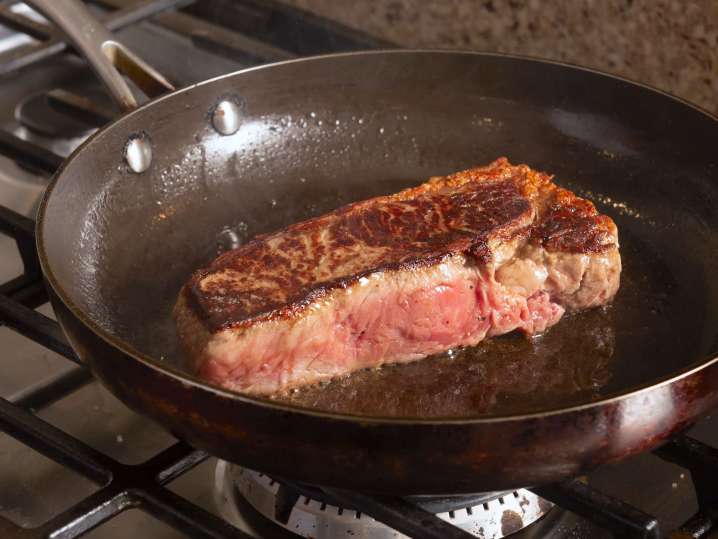 cooking and searing steak in a pan | Classpop Shot