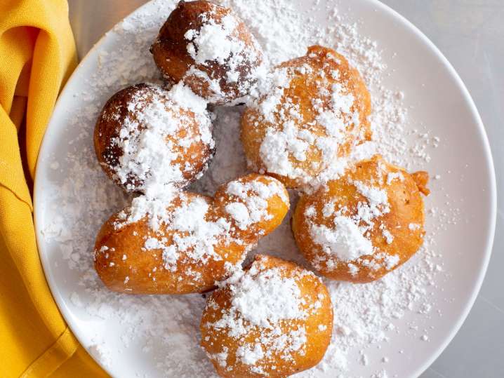 cream cheese stuffed beignets | Classpop Shot