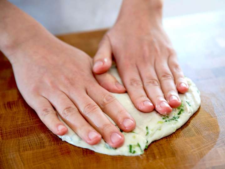 making scallion pancakes | Classpop Shot