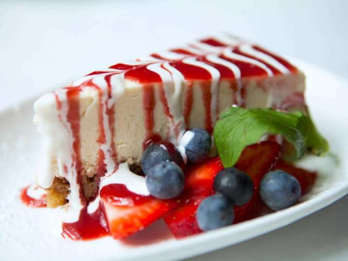 cheesecake with cherry compote | Classpop Shot