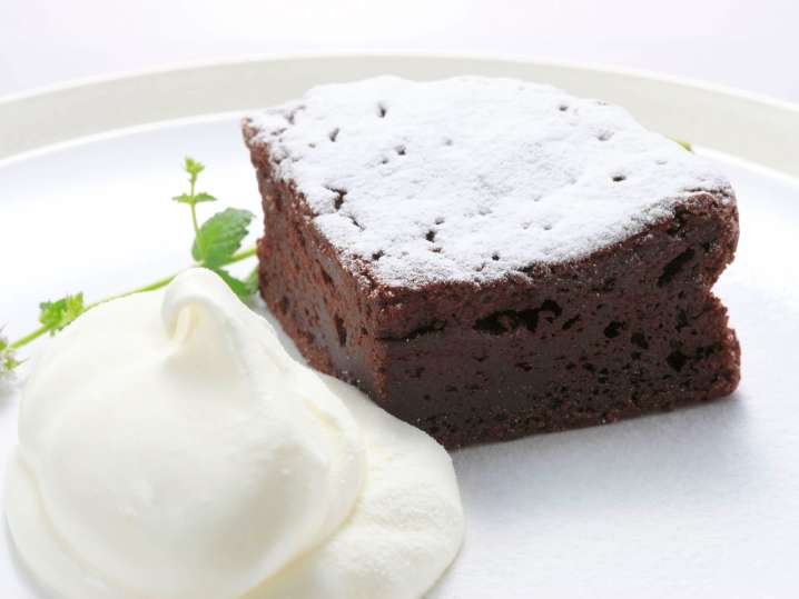 chocolate cake with chantilly cream | Classpop Shot