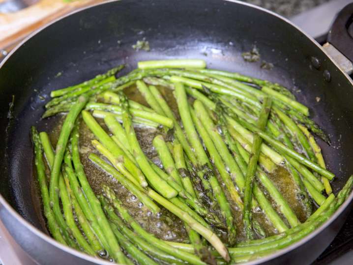 cooking asparagus | Classpop Shot