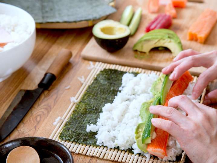 person hand rolling sushi in a team building cooking class | Classpop Shot