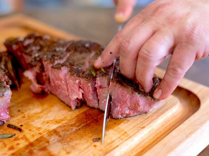 chef slicing steak | Classpop Shot