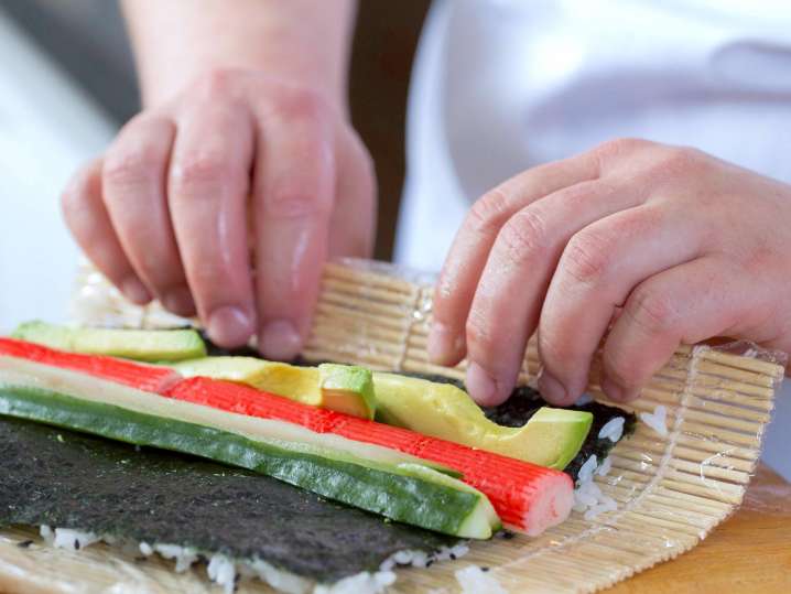 rolling a california roll | Classpop Shot