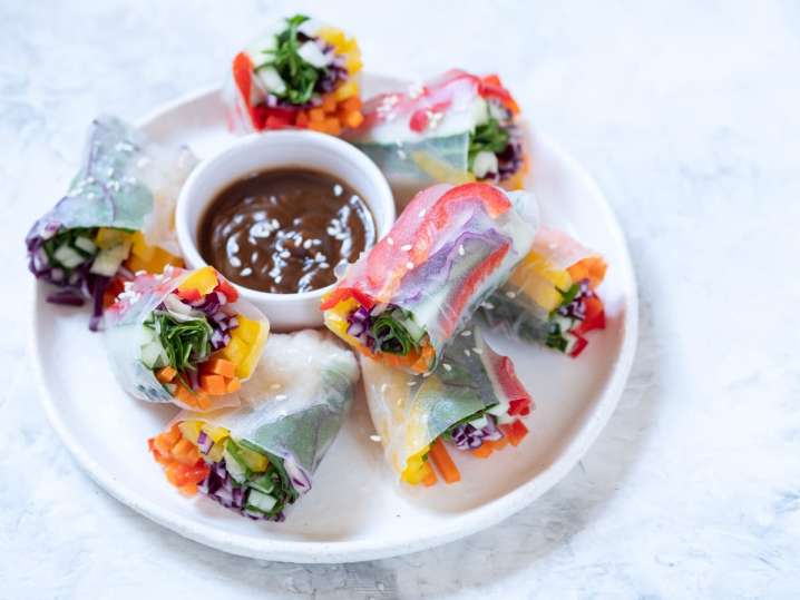 vegetable spring rolls with peanut sauce | Classpop Shot