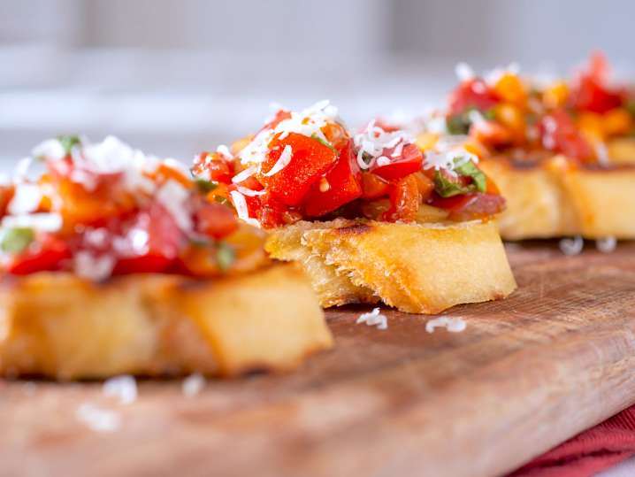 red pepper and olive bruschetta | Classpop Shot