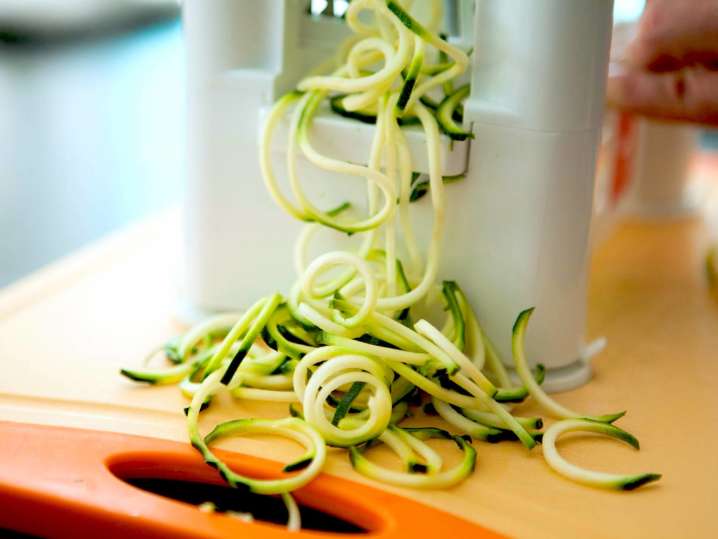 Making zucchini noodles or zoodles | Classpop Shot