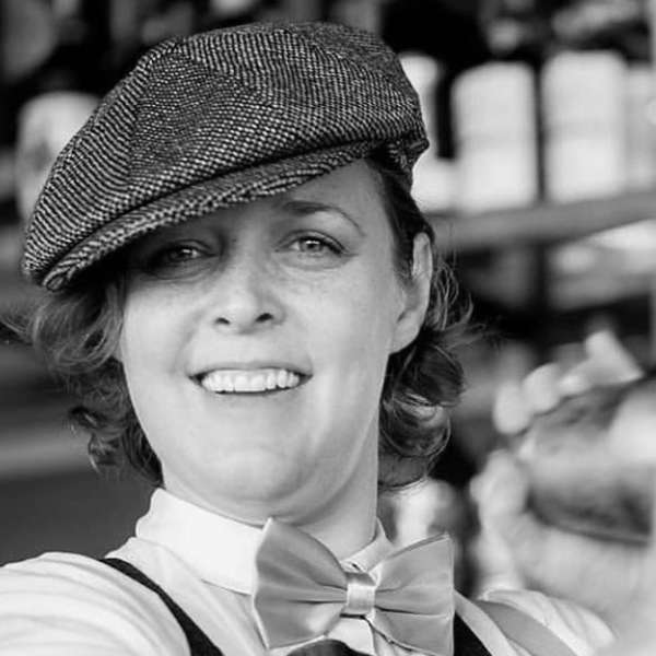 Mixologist Erika in Online Online Mixology Classes, Private Chefs