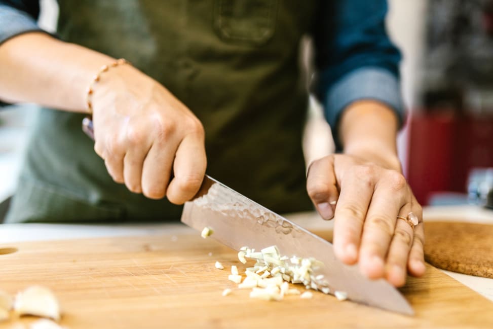 Los Angeles - cutting garlic Shot 2