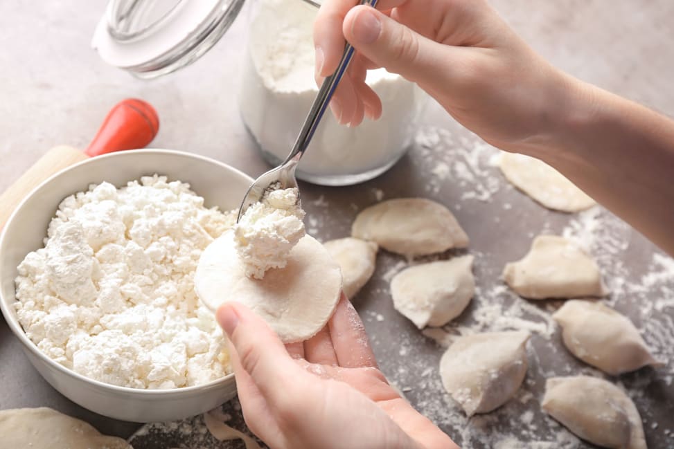 Filling ravioli with ricotta Shot 4