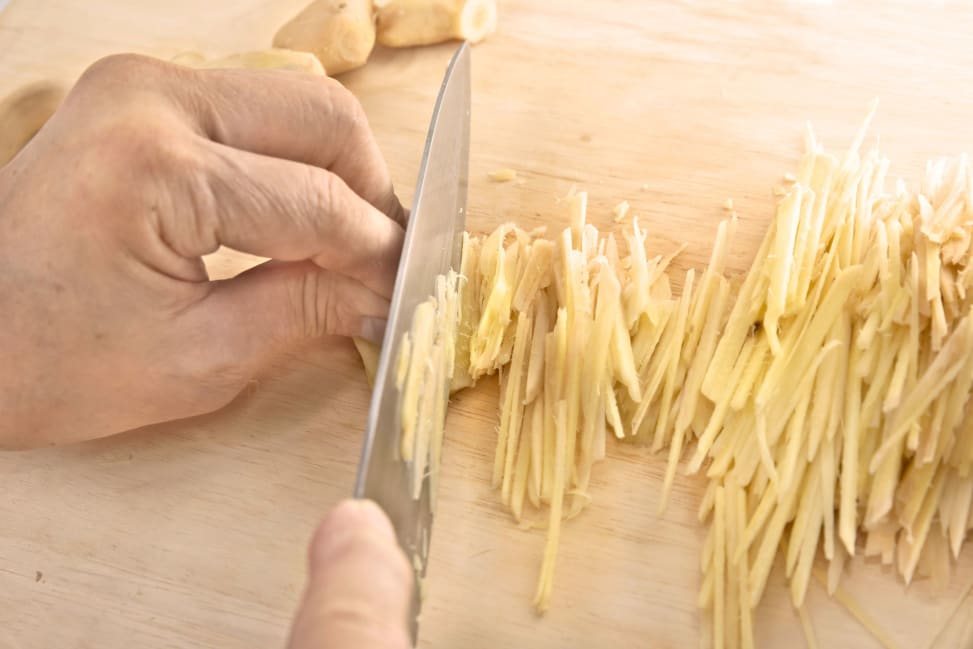 Cutting ginger Julienne style Shot 4