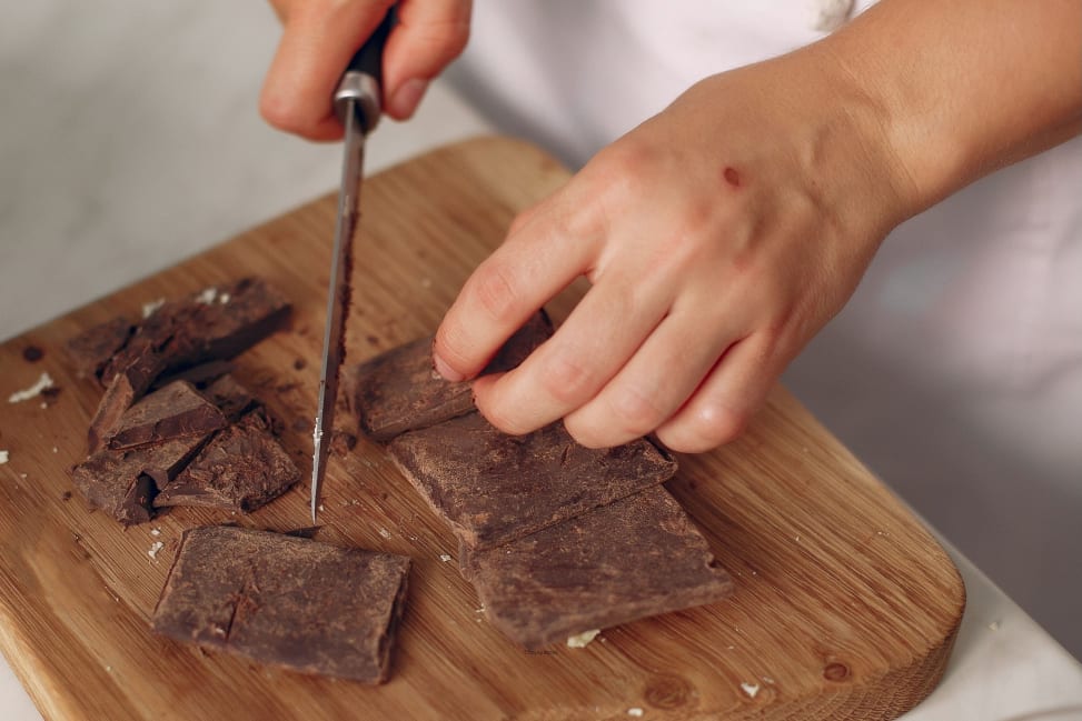 Chicago - cutting chocolate Shot 4