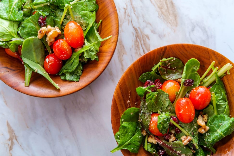 massaged kale salad with tomatoes and cranberries | Classpop Shot 3