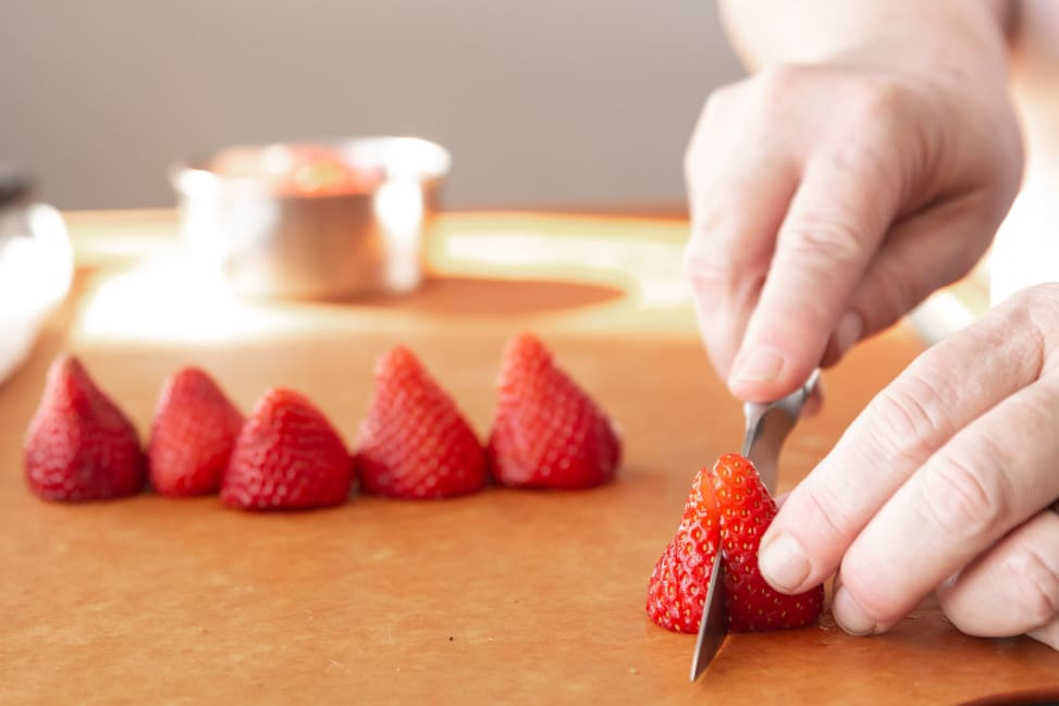 Preparing strawberries | Classpop Shot 4