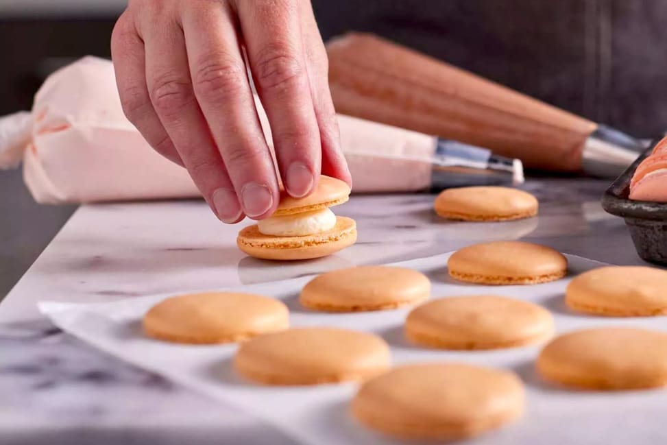 assembling macarons | Classpop Shot 2