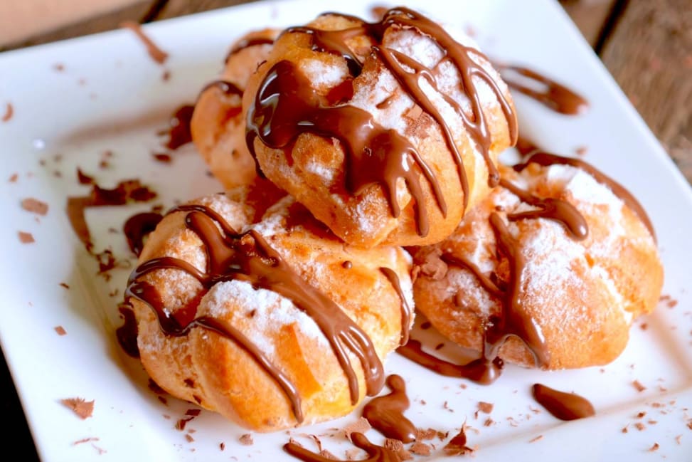 profiteroles with chocolate sauce | Classpop Shot 3