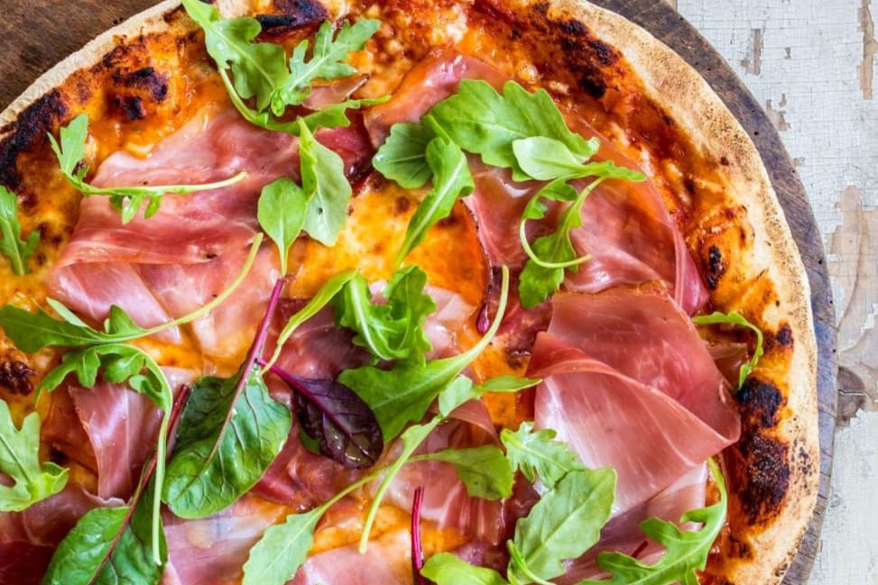 artisan pizza with Parma ham and rucola | Classpop Shot 2