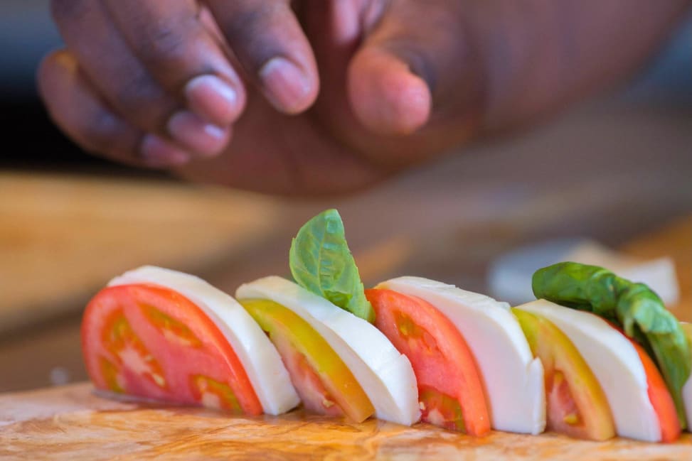 making Caprese salad | Classpop Shot 3