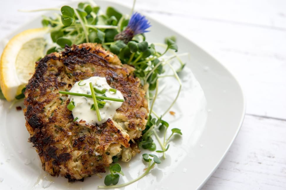 Crab Cake with aioli and lemon | Classpop Shot 3