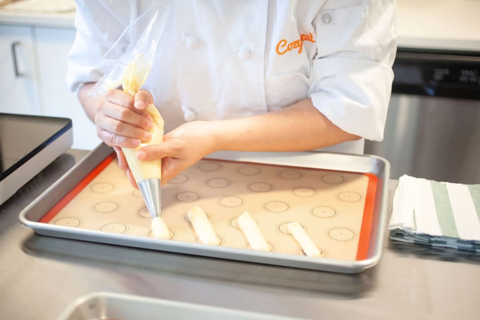 piping eclairs | Classpop Shot 4