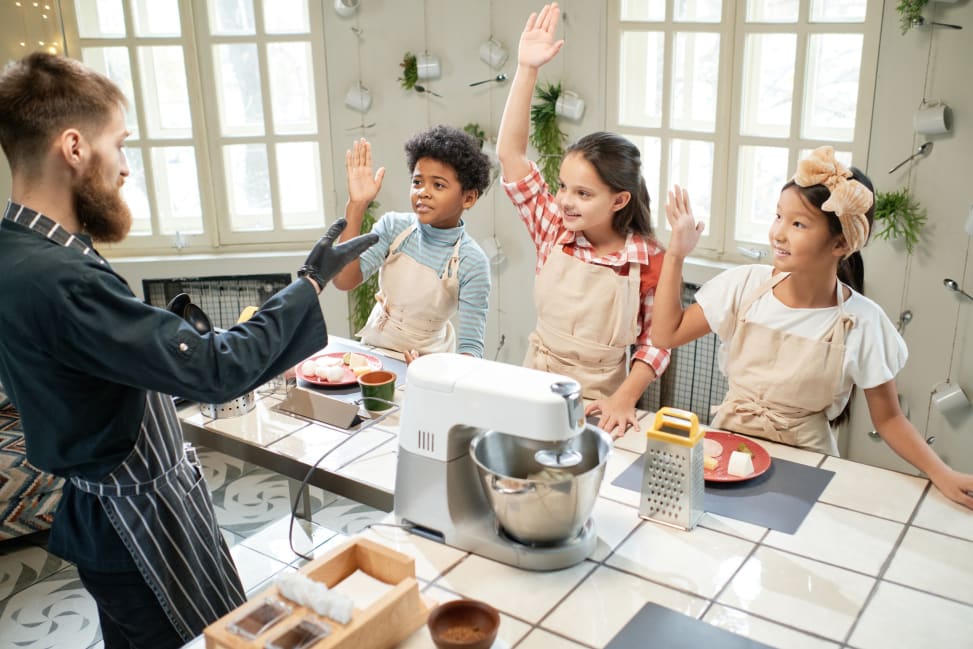 Group of cooking class participants are putting their halds up for questions | Classpop Shot 3