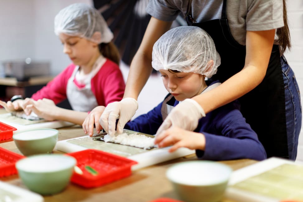a cooking class teacher is helping kids to roll sushi | Classpop Shot 2
