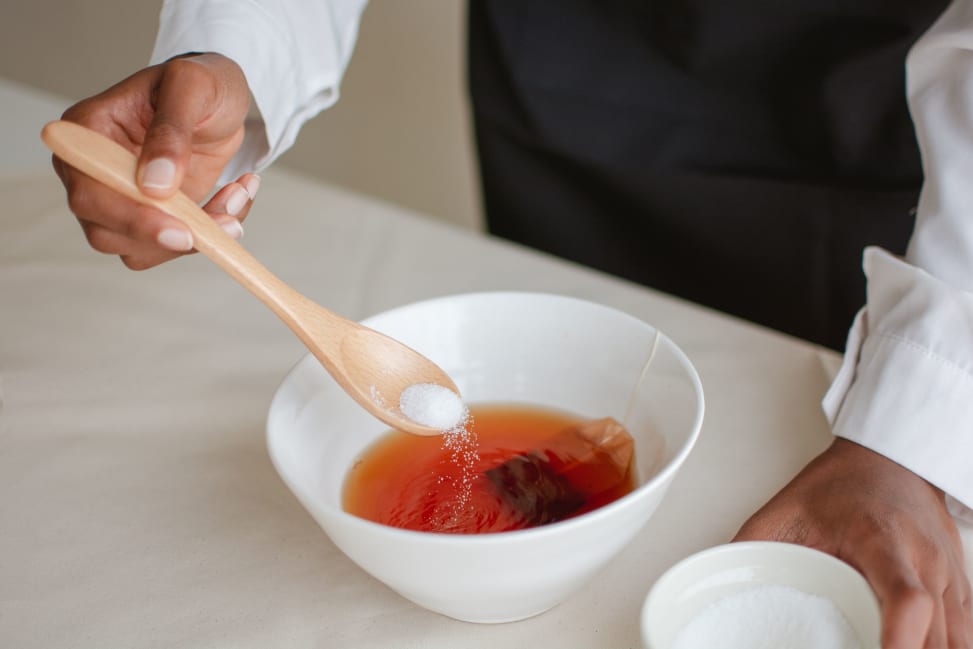 Stirring tea in a bowl | Classpop Shot 3