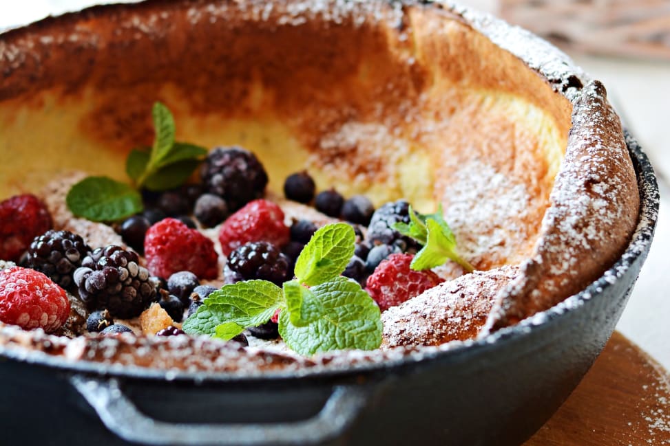 Golden Dutch baby pancake topped with powdered sugar, fresh berries and mint | Classpop Shot 4