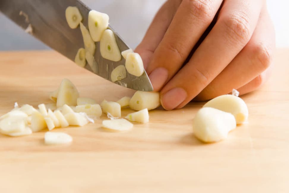 person slicing garlic | Classpop Shot 3