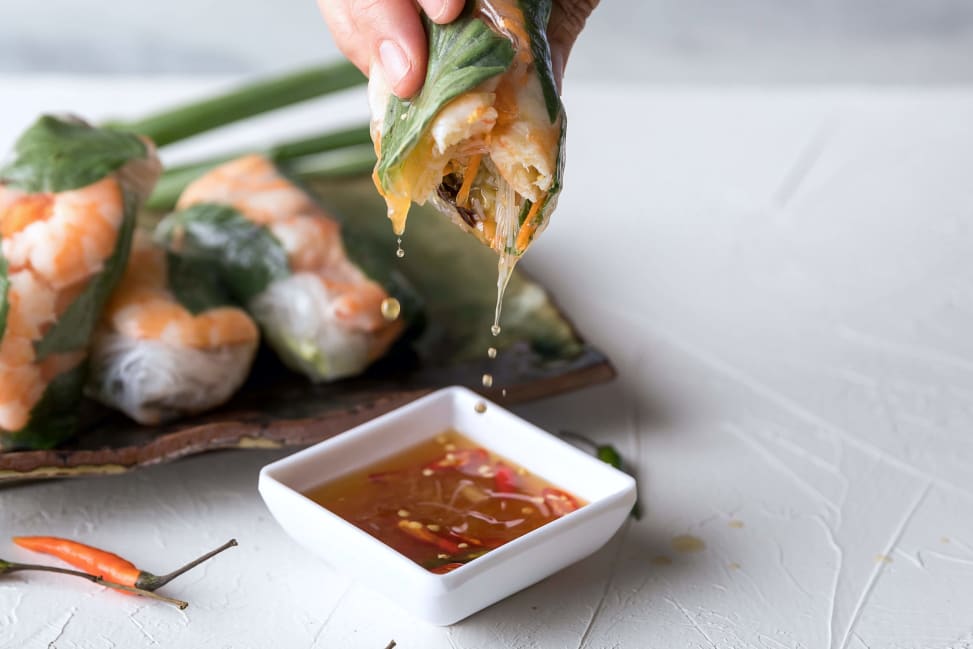 shrimp spring rolls with dipping sauce | Classpop Shot 2