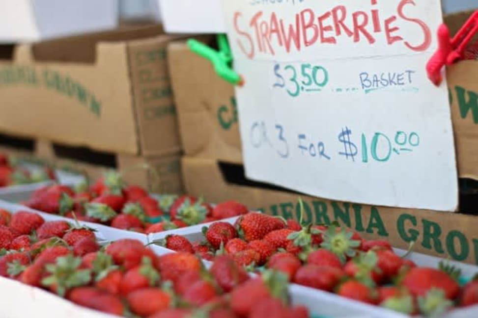 strawberries at a farmers' market | Classpop Shot 4