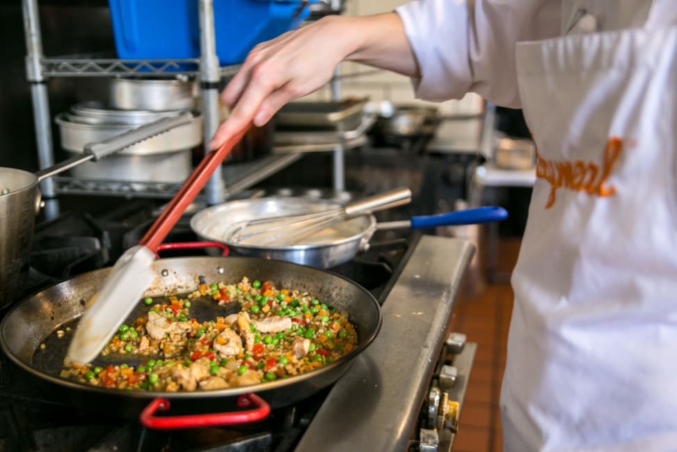 stirring paella | Classpop Shot 3