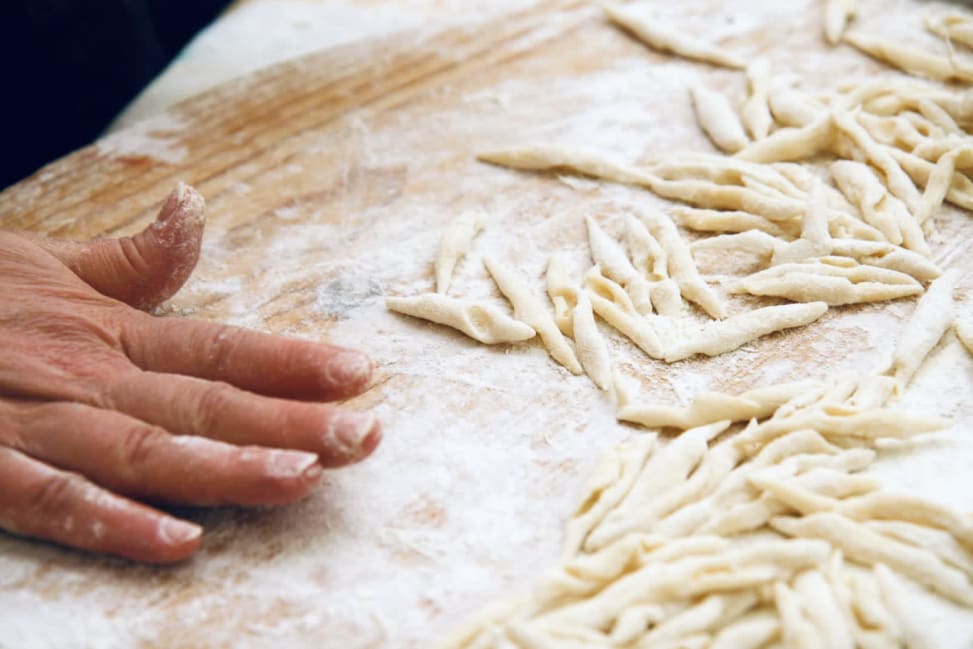rolling strazzopreti on a wooden table | Classpop Shot 3