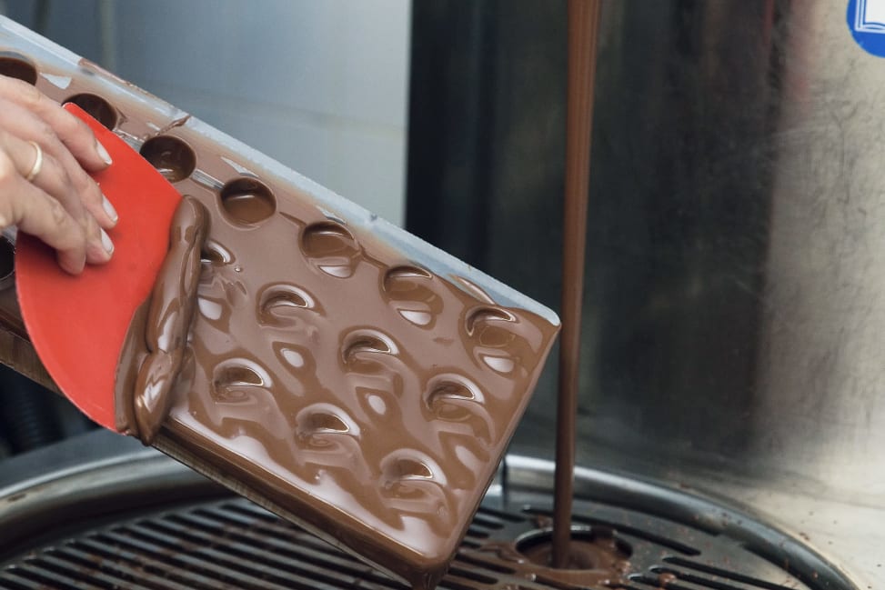 chef molding chocolate candy | Classpop Shot 3