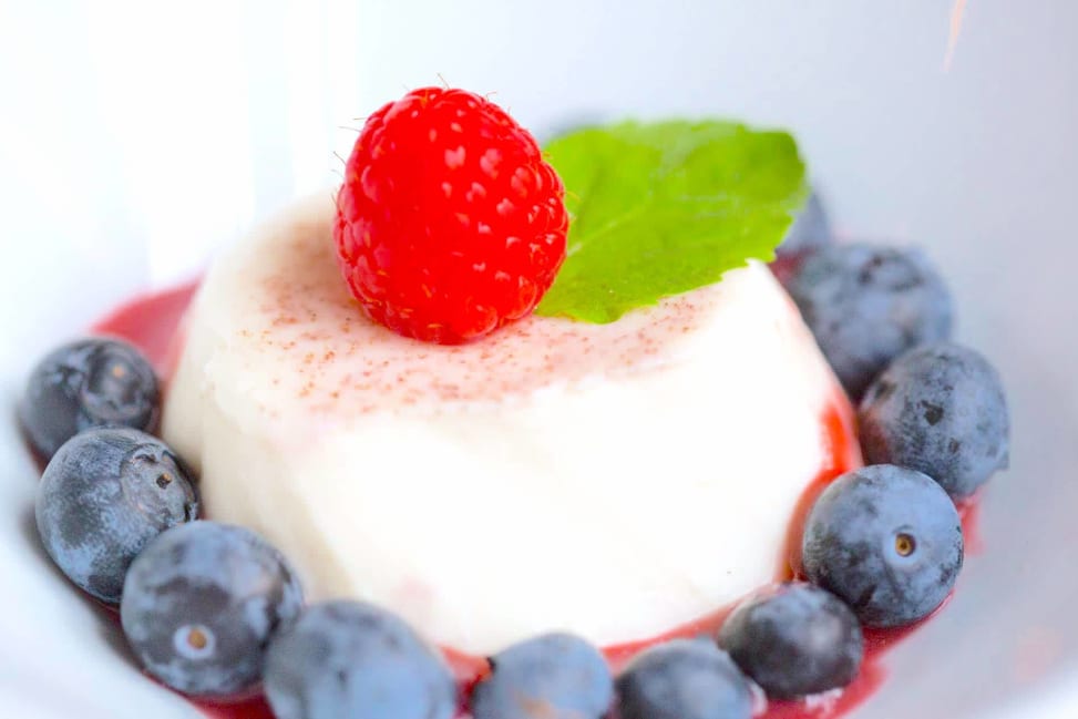panna cotta with berries | Classpop Shot 4