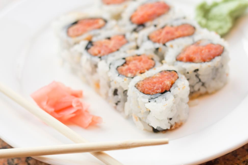 Philadelphia - spicy tuna roll Shot 3