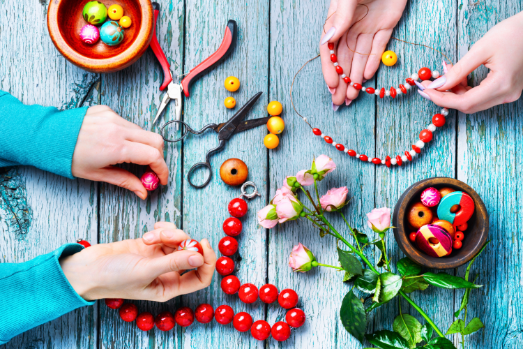 MAKING CLAY BEAD BRACELETS (MAKING BRACELETS TOGETHER: HOW TO MAKE  BRACELETS)