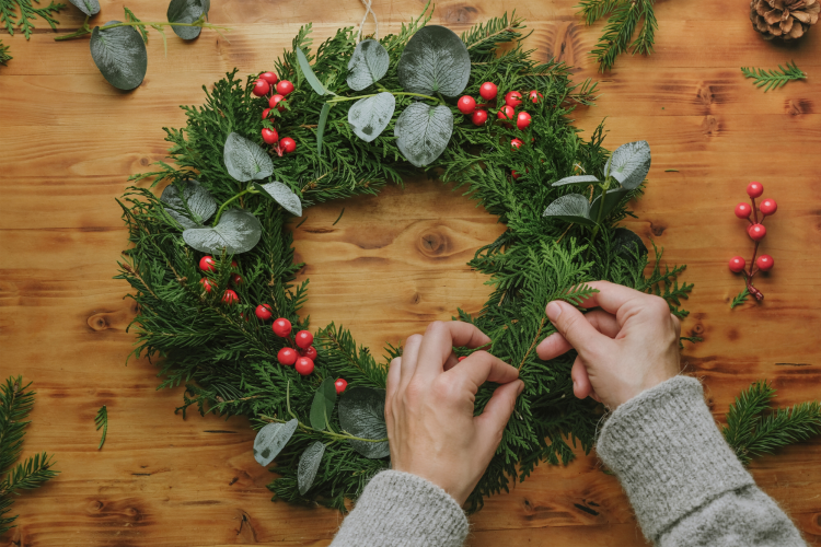 How to Make a Christmas Wreath