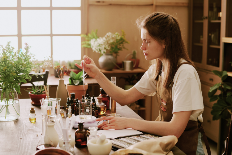 how to make perfume​