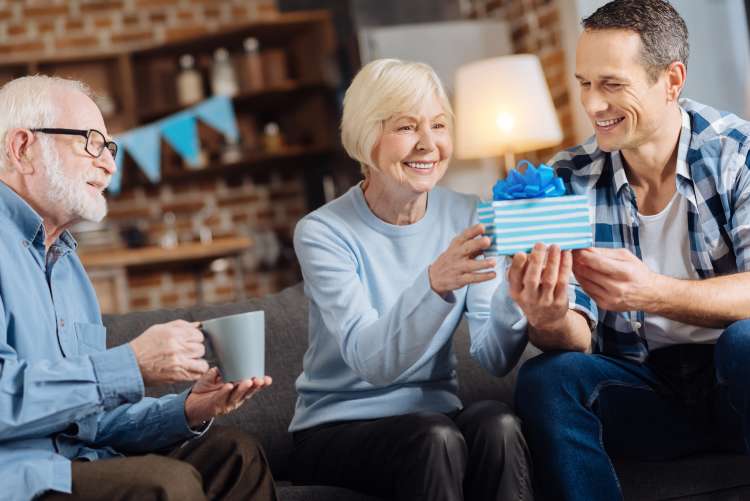 Finding the Perfect Gift Ideas for Elderly Parents This Valentine's Day