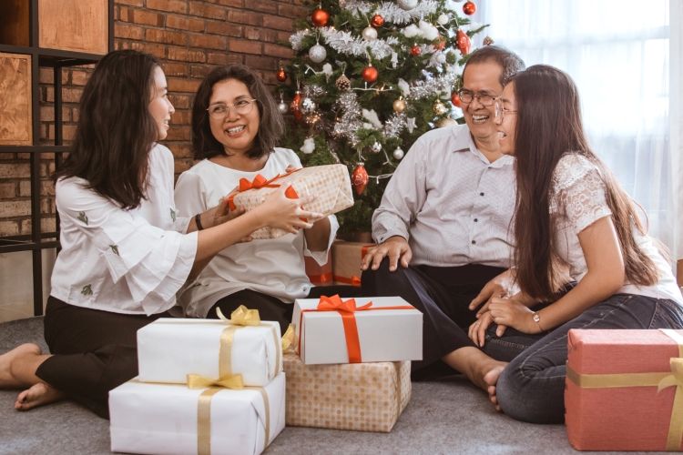 The Best Christmas Gifts and Ideas for Mom for 2023