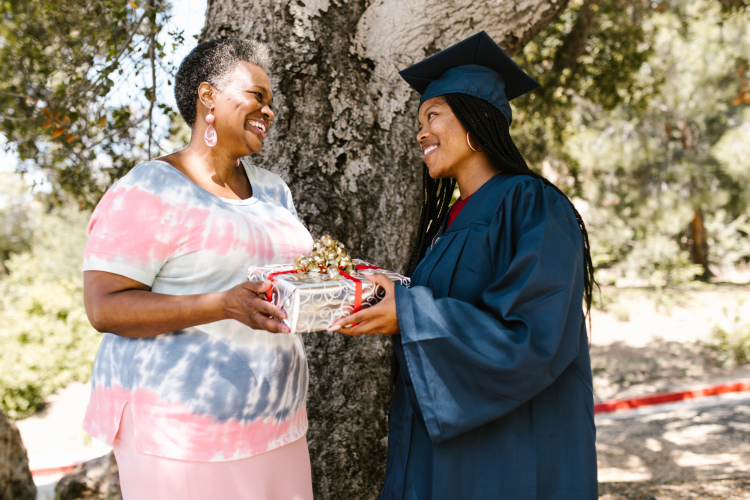 23 Graduation ideas  personalized party favors, graduation