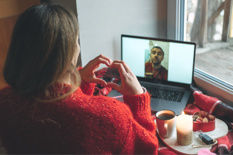 How To Make a Long Distance Relationship Work: 21 Pro Tips