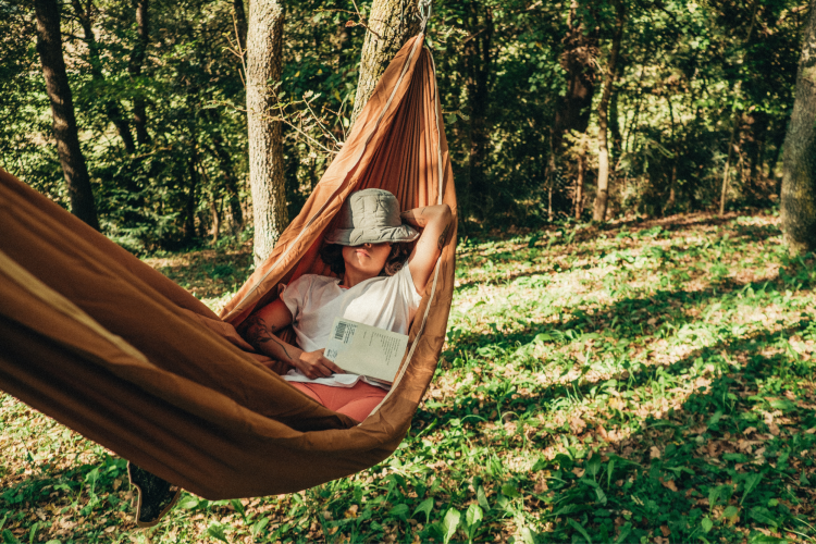 Under Desk Hammock Lets You Relax and Recharge Between Work