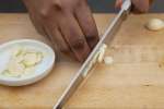 slicing garlic | Classpop Shot