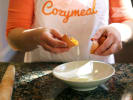 Corporate Cooking Class - Team Building Activités in San Francisco: Cracking an egg