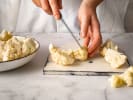 Cooking Class - Pizza Oven Sessions: Cutting cauliflower