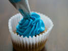 Couples Baking Class - Vanilla Beginnings for 2: Piping icing on to cupcake