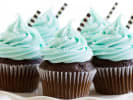 Cooking Class - Bouquet Of Cupcakes in Manhattan: chocolate cupcakes with blue frosting